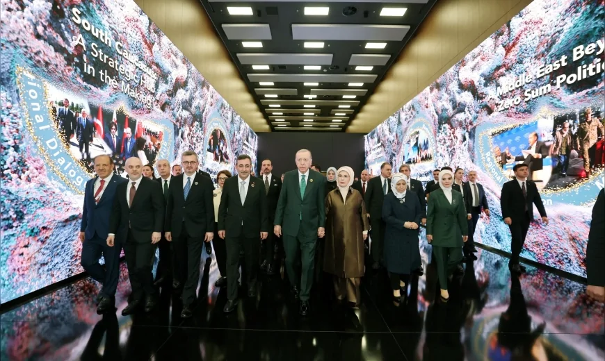 CUMHURBAŞKANI ERDOĞAN’IN EŞİ EMİNE ERDOĞAN: “DİPLOMASİ FORUMU BARIŞI KÖKLEŞTİREN NETİCELERE VESİLE OLSUN”