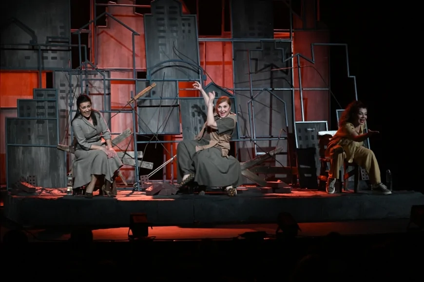 MANİSA’DA 2. ULUSLARARASI MESİR TİYATRO FESTİVALİ’NDE “SEN İSTANBUL’DAN DAHA GÜZELSİN” OYUNU SAHNELENDİ