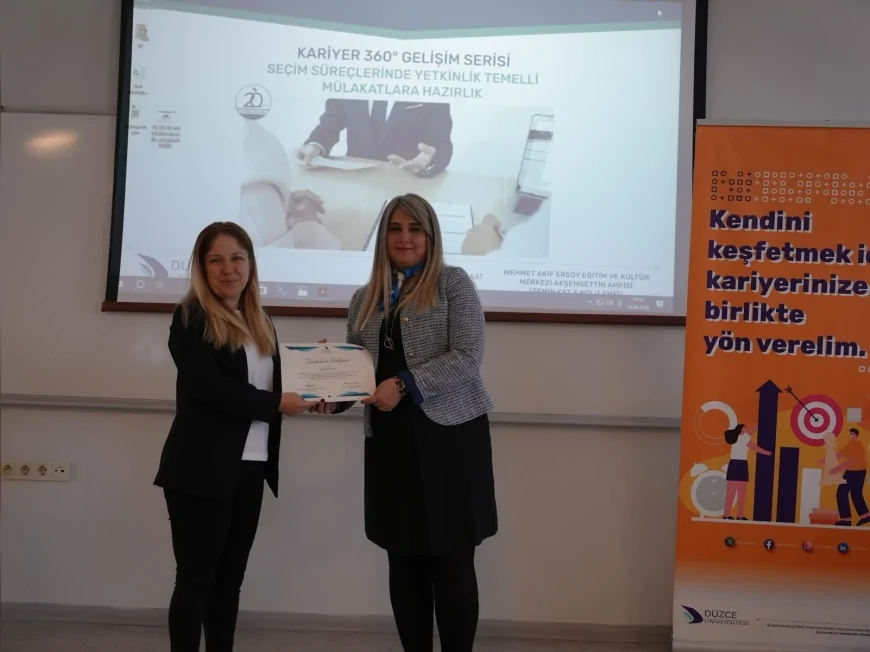 Düzce Belediyesi İş Kulübü üniversite öğrencilerine kariyer planlama ve iş bulma süreçlerini anlattı