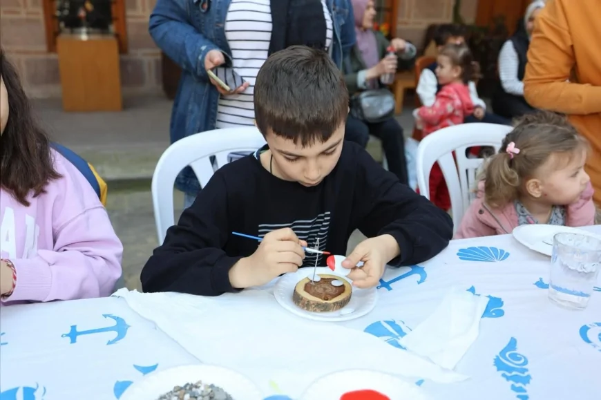 MANİSA ŞEHZADELER’DE DÜZENLENEN RENGARENK ETKİNLİKTE ÇOCUKLAR SANATLA BULUŞTU