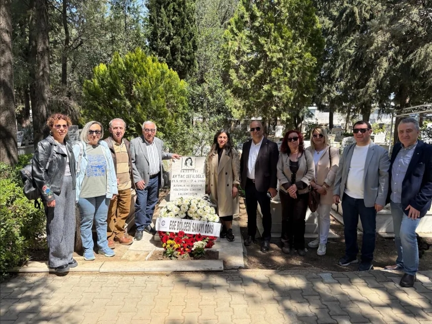 İzmir’de duayen ekonomi muhabiri Aytaç Sefiloğlu mezarı başında anıldı