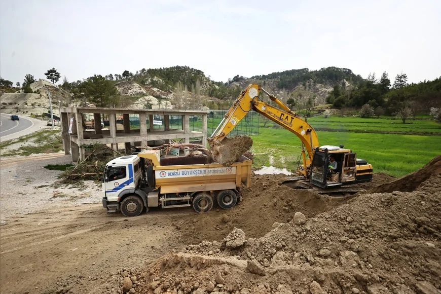 Denizli Büyükşehir Belediye Başkanı Bülent Nuri Çavuşoğlu: “Çameli Elmalı yolunu modern ve güvenli hale getiriyoruz”
