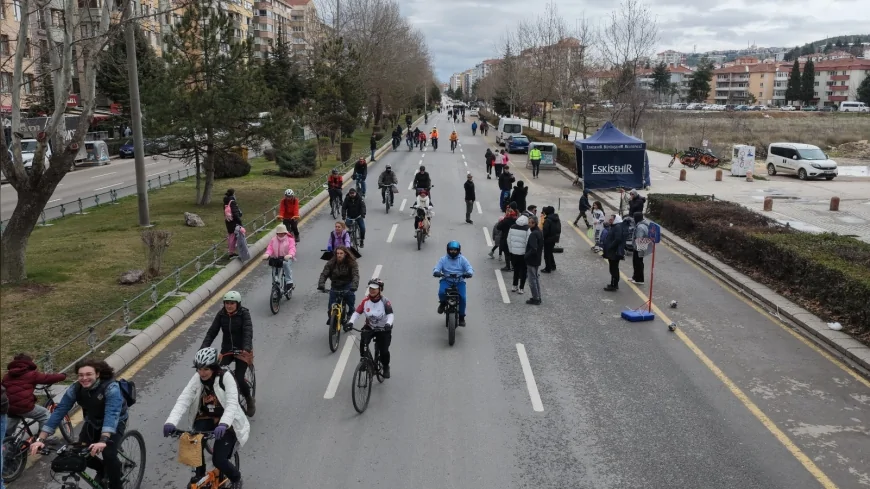 ESKİŞEHİR’DE ARABASIZ PAZAR UYGULAMASIYLA CADDELER 26 NİSAN’DA YAYALARA AÇILACAK