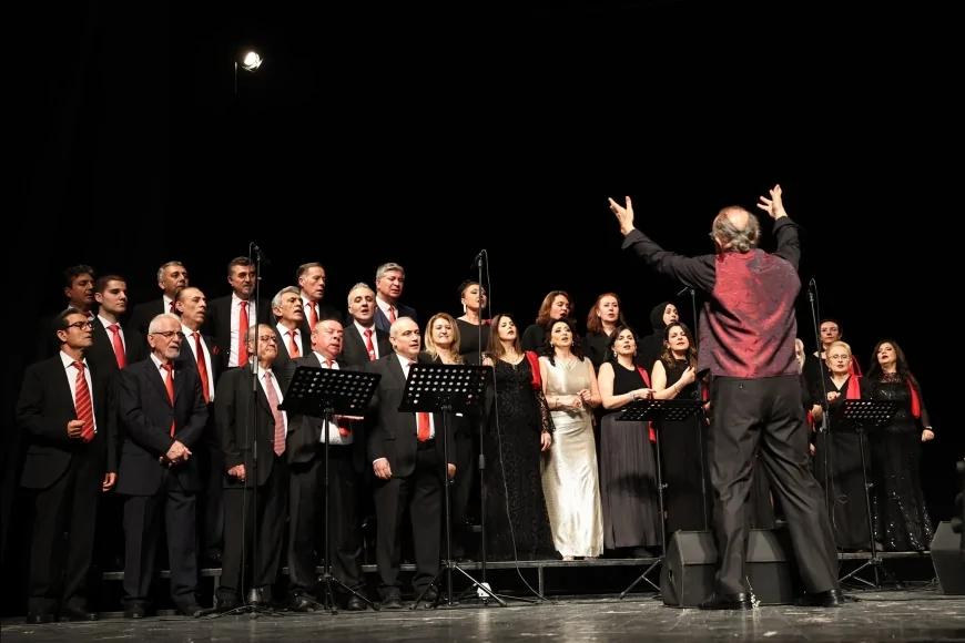 Bursa Nilüfer'de Türk Halk Müziği Korosu ''Bahar Konseri'' İle Anadolu Ezgilerini Sahneye Taşıdı