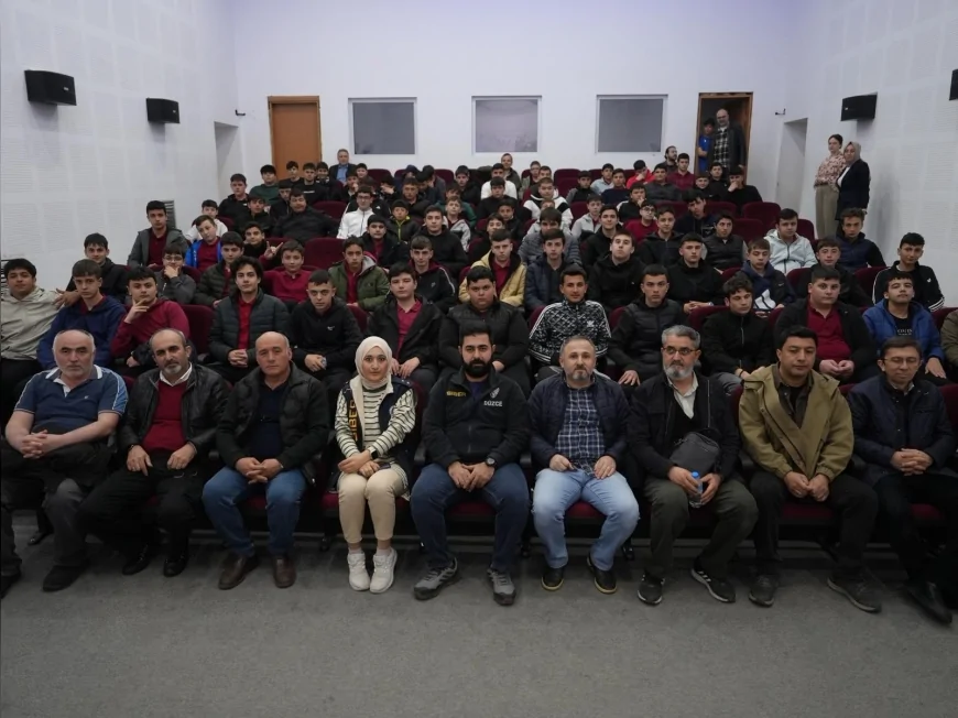 Düzce Belediyesi Bilim Merkezi lise öğrencilerini siber güvenlik söyleşisinde buluşturdu