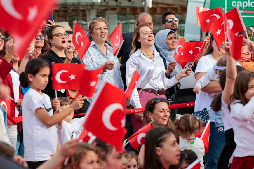 Konak Belediye Başkanı Nilüfer Çınarlı Mutlu: “Çocukların hep güldüğü bir ülke için Karantina Meydanı’nda buluşuyoruz”