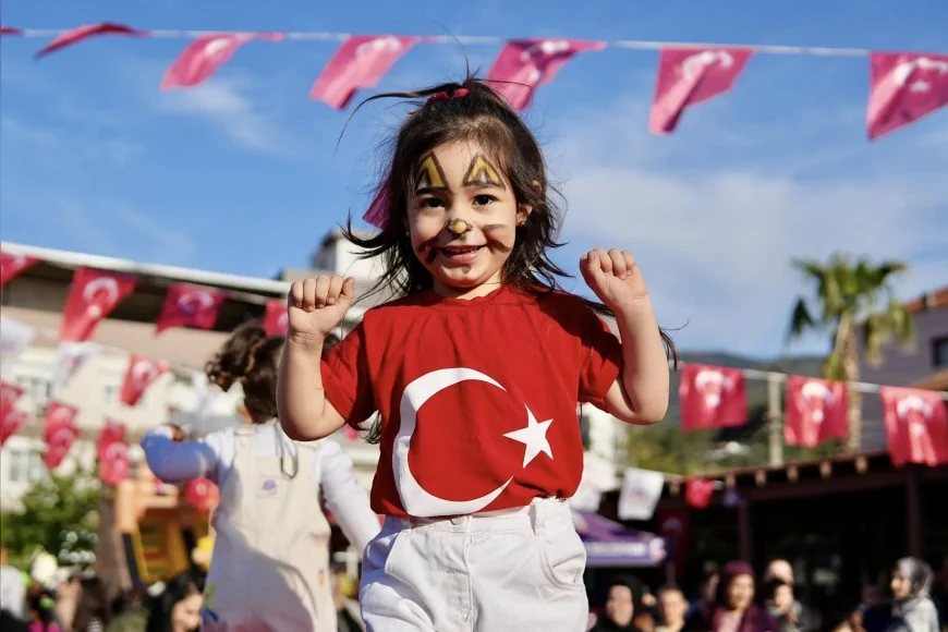 Kemalpaşa Belediye Başkanı Mehmet Türkmen: “23 Nisan coşkusunu ilçemizin dört bir yanına taşıdık”