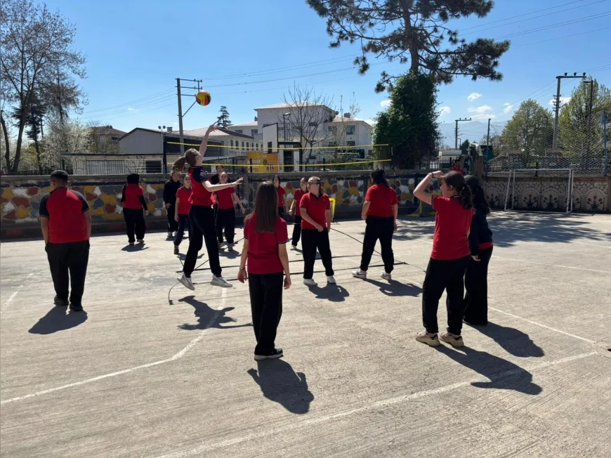 Düzce Belediyesi Hareket Okulumda projesiyle öğrencileri sporla buluşturuyor