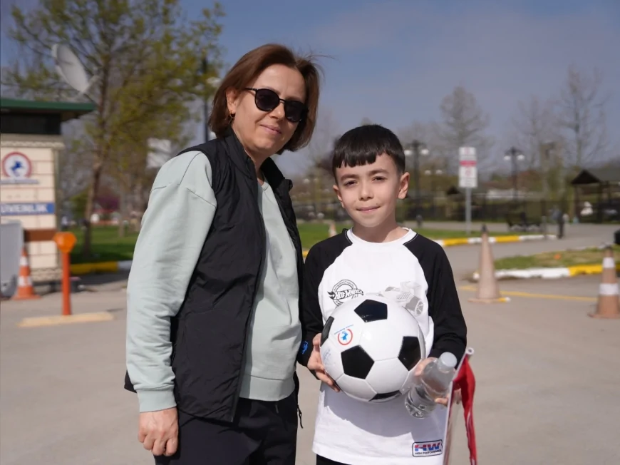 Düzce Belediyesi’nin 23 Nisan Deneyi Çocukların Dürüstlüğünü Ortaya Koydu