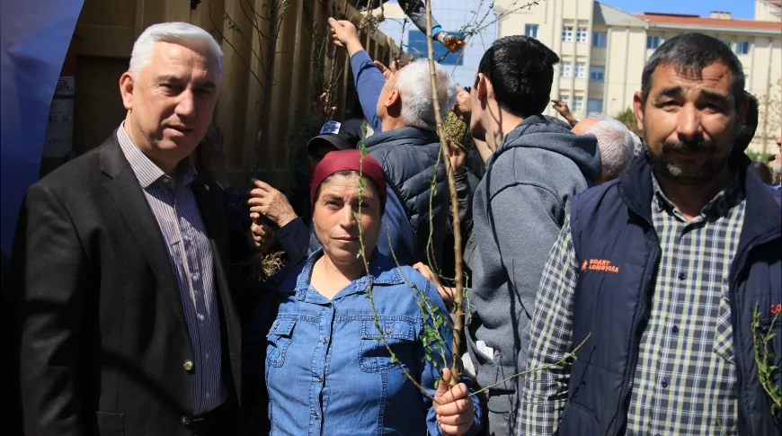 Bergama Belediye Başkanı Prof. Dr. Tanju Çelik: “Bu dayanışma modeliyle Bergama’da üretimi büyütmeye devam edeceğiz”