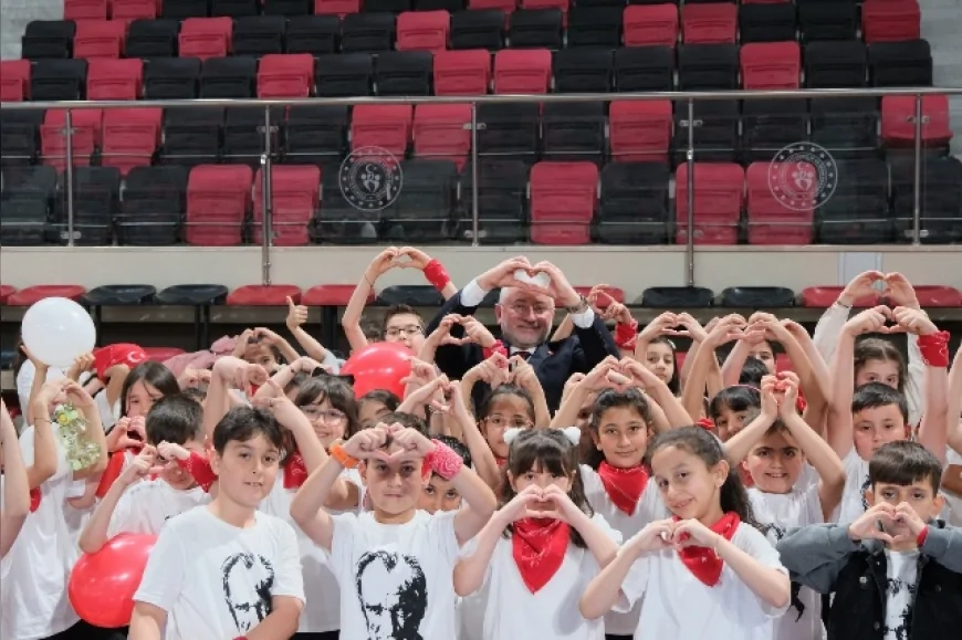 Çorum Belediye Başkanı Dr. Halil İbrahim Aşgın: “23 Nisan milli egemenliğin dünyaya ilan edildiği tarihi bir milattır”