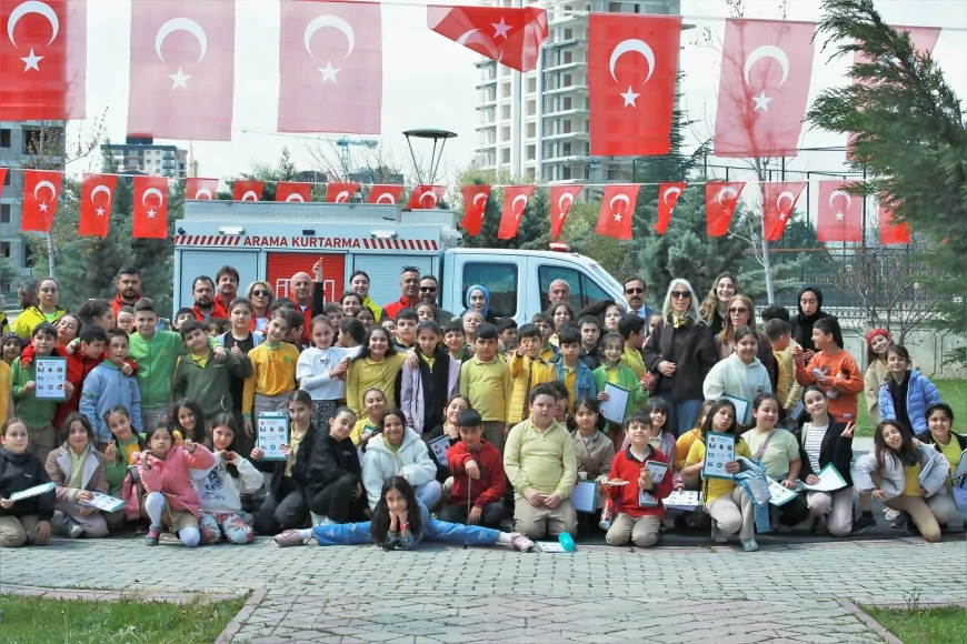 Keçiören Belediyesinden 23 Nisan Haftasında Çocuklara Uygulamalı Afet Eğitimi