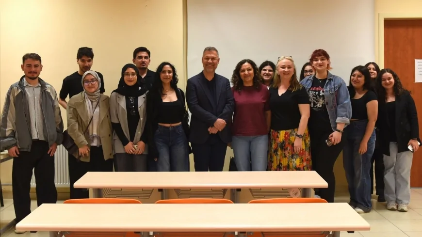 Ege Üniversitesinde Fotoğrafçılık atölyesine yoğun ilgi gençler teknik ve yaratıcılığı bir arada öğrendi