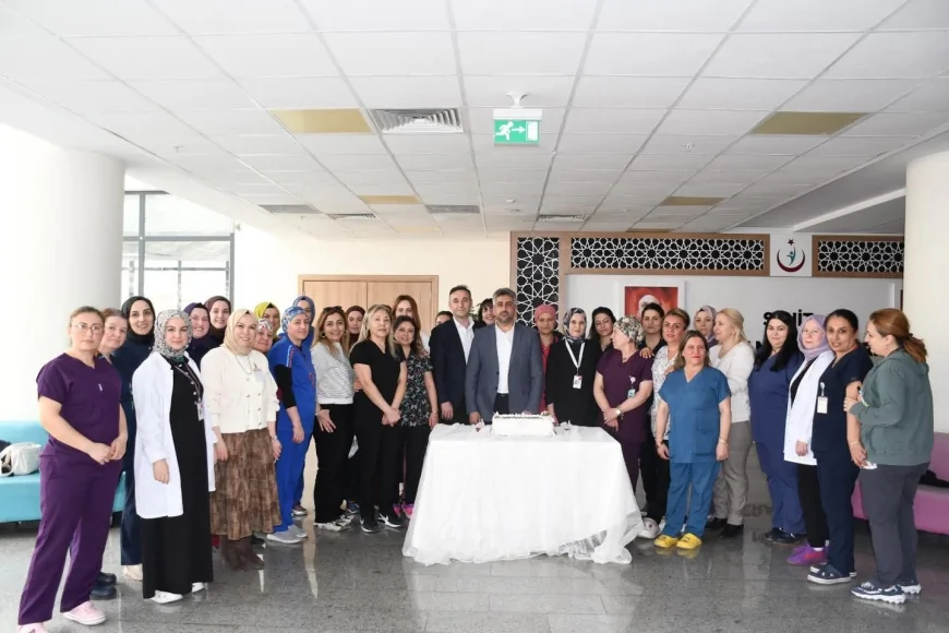 Çorum Hitit Üniversitesi Erol Olçok Eğitim ve Araştırma Hastanesi’nde Ebeler Haftası kapsamında anlamlı kutlama programı düzenlendi