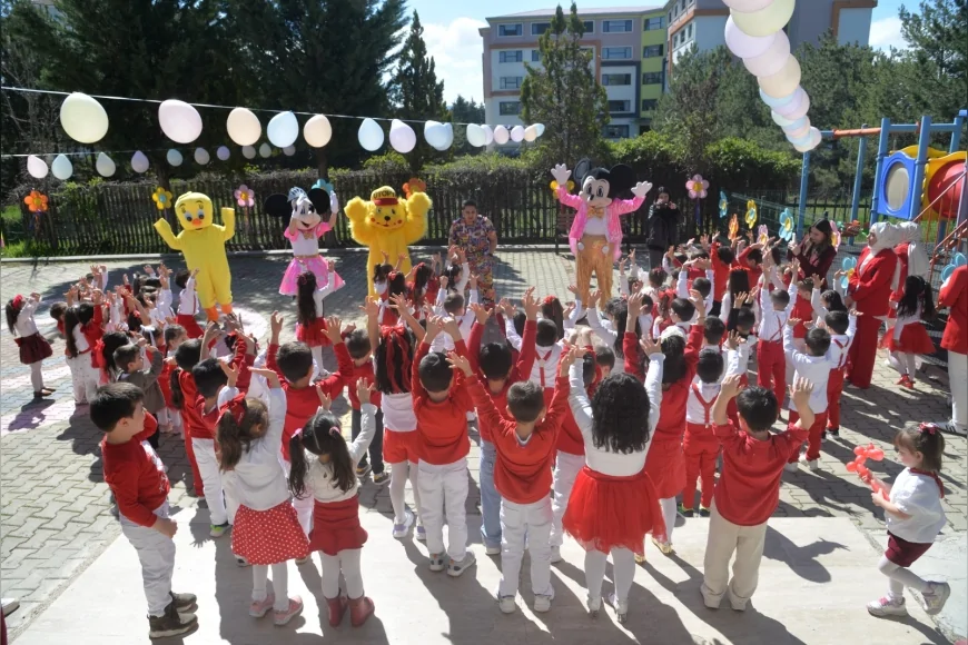 Kahramankazan’da 23 Nisan Coşkusu Miniklerin Renkli Gösterileriyle Kutlandı!