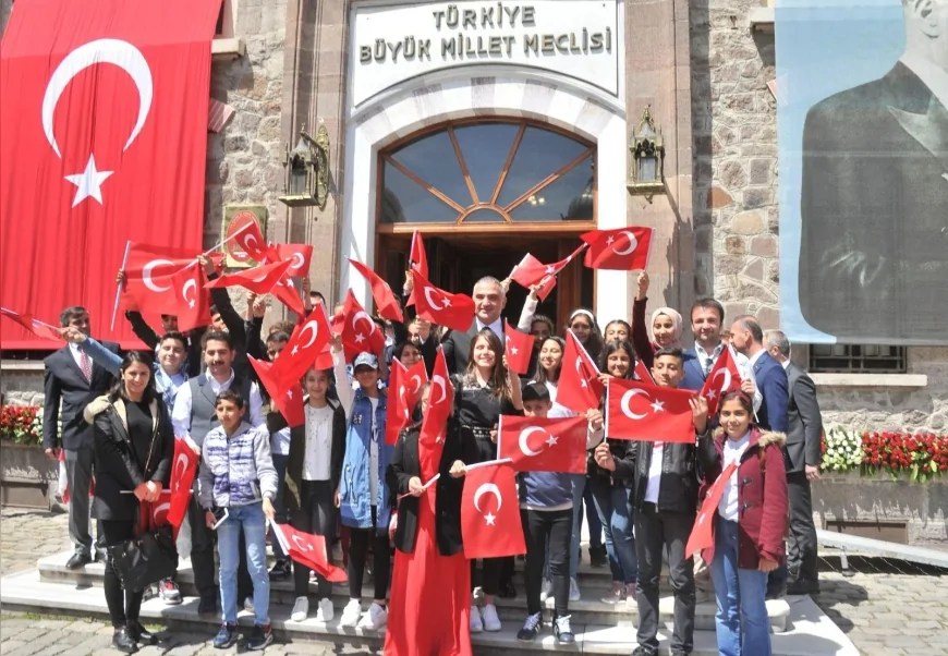 Kültür ve Turizm Bakanı Mehmet Nuri Ersoy: “23 Nisan millet iradesinin tarih sahnesine güçlü çıkışıdır”