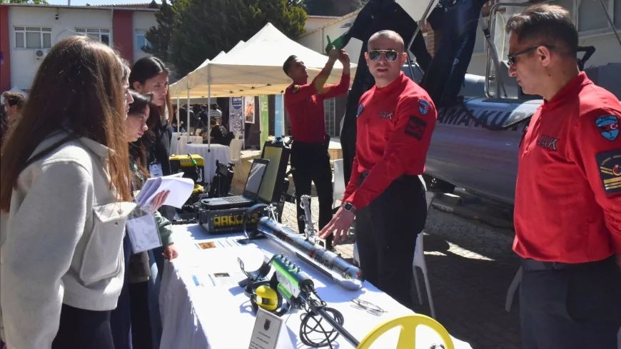 Ege Üniversitesinde düzenlenen Savunma Teknolojileri Zirvesi 2026 sektör ile öğrencileri buluşturdu