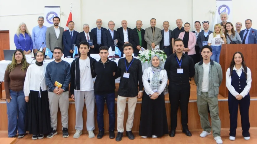 Ege Üniversitesi’nde düzenlenen panelde Doğu Türkistan’daki hak ihlalleri ve asimilasyon politikaları kapsamlı şekilde ele alındı