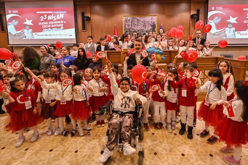 BURSA BÜYÜKŞEHİR BELEDİYESİ MECLİSİ’NDE 23 NİSAN OTURUMUNDA ÇOCUKLAR ŞEHRİN GELECEĞİNE YÖN VERDİ