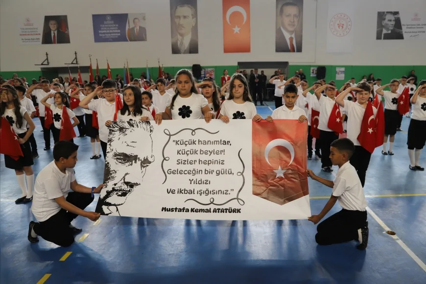 İzmir Bayındır’da 23 Nisan Coşkusu Yaşandı Başkanlık Koltuğu Çocuklara Devredildi