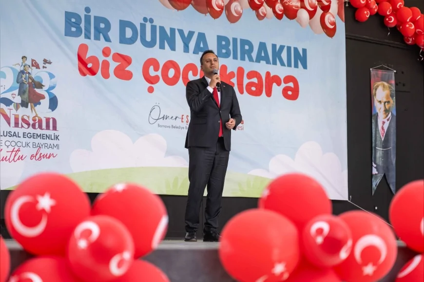 BORNOVA BELEDİYE BAŞKANI ÖMER EŞKİ 23 NİSAN’DA SAHNEYE ÇIKAN MİNİKLER İÇİN “BU BAŞLANGIÇ ÖZGÜVEN YOLCULUĞU” DEDİ