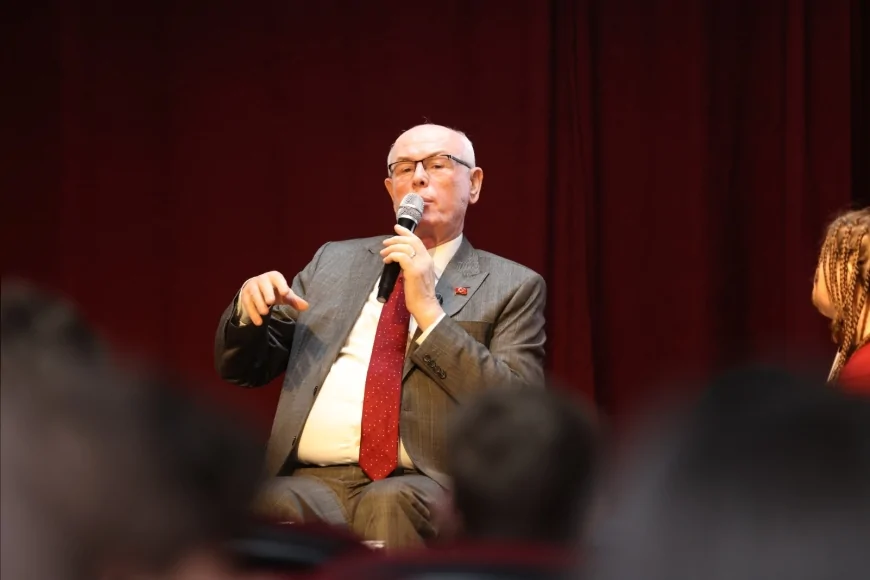 ODUNPAZARI BELEDİYE BAŞKANI KAZIM KURT ATAÇAĞ KOLEJİ ÖĞRENCİLERİYLE BULUŞTU “GENÇLERE GÜVENİYORUM” DEDİ