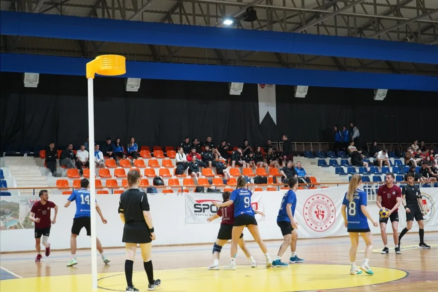 ANTALYA KEMER’DE 16 ÜNİVERSİTENİN KATILIMIYLA KORFBOL TÜRKİYE ŞAMPİYONASI BAŞLADI