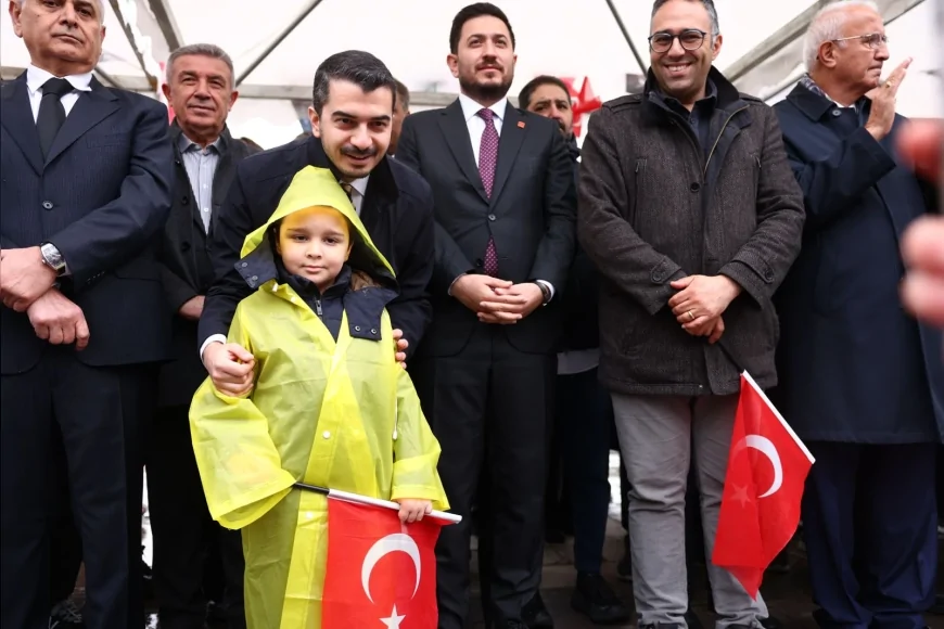 Çankaya’da 23 Nisan Kutlamaları Başladı Çankaya Belediye Başkanı Hüseyin Can Güner: “Cumhuriyet’ten vazgeçmiyoruz, vazgeçmeyeceğiz”