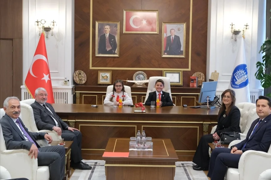 Çorum Belediye Başkanı Dr. Halil İbrahim Aşgın 23 Nisan’da koltuğunu çocuklara devretti