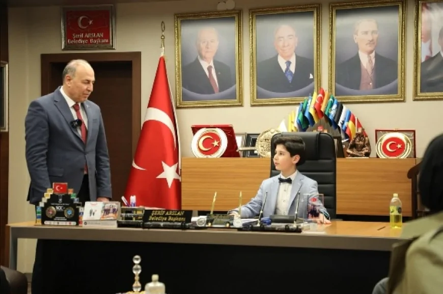 Alaca Belediye Başkanı Şerif Arslan 23 Nisan’da makamını öğrenciye devretti