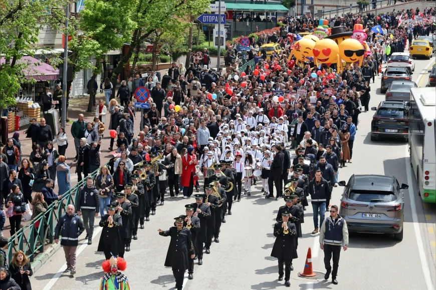 BURSA BÜYÜKŞEHİR BELEDİYESİ 23 NİSAN’I ŞENLİK VE KORTEJLE COŞKUYLA KUTLADI
