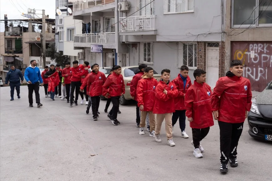 İzmir Büyükşehir Belediye Başkanı Dr. Cemil Tugay sporla fırsat eşitliği için yetenek ölçümlerini mahallelere taşıdı