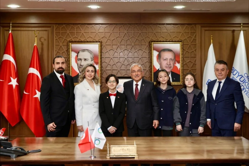 Ordu Büyükşehir Belediye Başkanı Dr. Mehmet Hilmi Güler 23 Nisan'da Makamını Minik Başkan Dağhan Öztürk'e Devretti