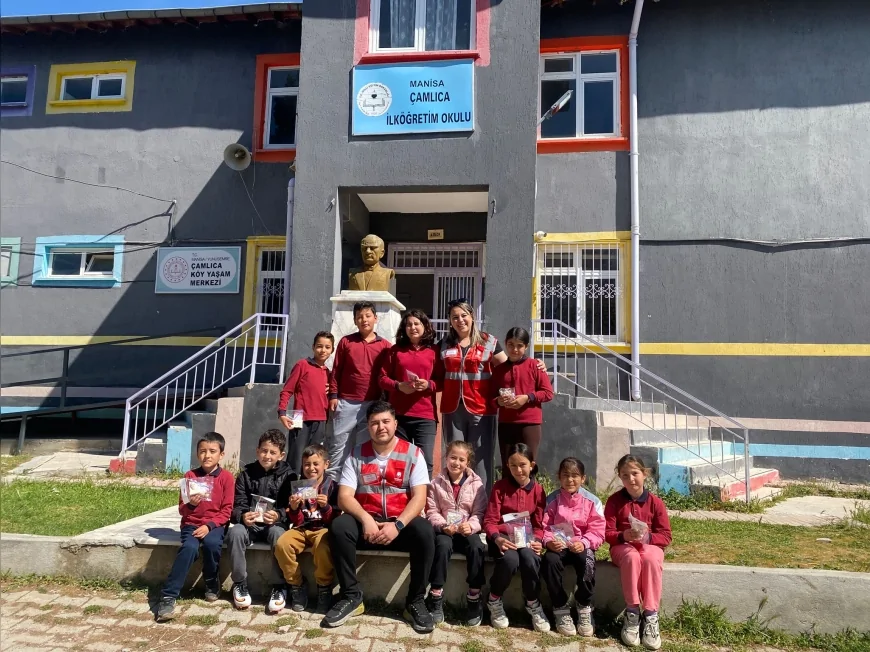 Manisa Yunusemre Belediyesi 23 Nisan'da Yuntdağı'ndaki Köy Okullarında Çocuklarla Bayram Coşkusunu Paylaştı