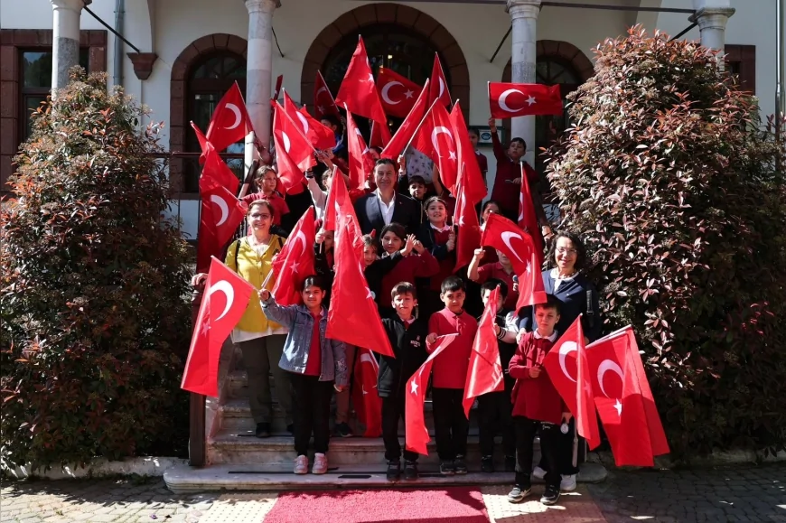 Muğla Büyükşehir Belediye Başkanı Ahmet Aras “23 Nisan millet iradesinin tarihe yazıldığı gündür” dedi