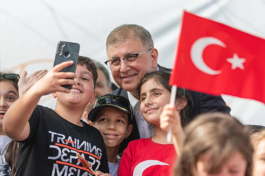 İZMİR BÜYÜKŞEHİR BELEDİYE BAŞKANI DR. CEMİL TUGAY: “EN BÜYÜK GÜCÜMÜZ YETİŞTİRDİĞİMİZ NESİLLERDİR”
