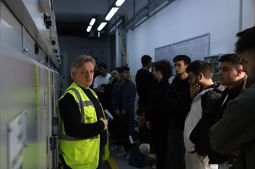 ESKİŞEHİR’DE ESTÜ ÖĞRENCİLERİ ESTRAM’I ZİYARET EDEREK RAYLI SİSTEMLERİ YERİNDE İNCELEDİ