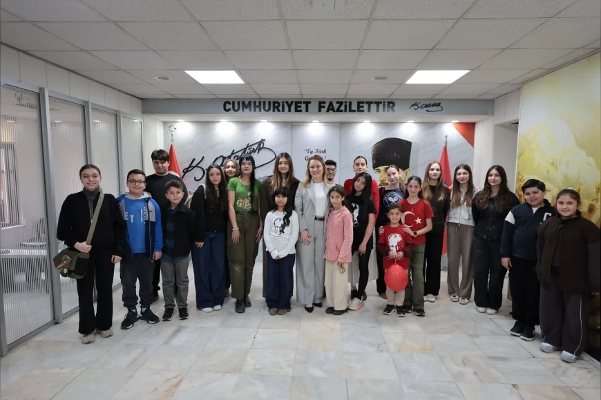 KONAK BELEDİYE BAŞKANI NİLÜFER ÇINARLI MUTLU: “BİR KENTTE ÇOCUKLAR MUTLU DEĞİLSE KİMSE MUTLU OLAMAZ”