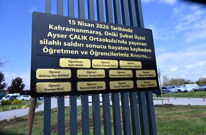Yalova Belediye Başkanı Mehmet Gürel Kahramanmaraş’ta Hayatını Kaybeden Öğretmen ve Öğrenciler İçin Anıt Açtı