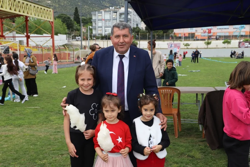 Bayındır Belediye Başkanı Davut Sakarsu: “Uçurtma Şenliği ile çocuklarımızın bayram sevincini gökyüzüne taşıdık”
