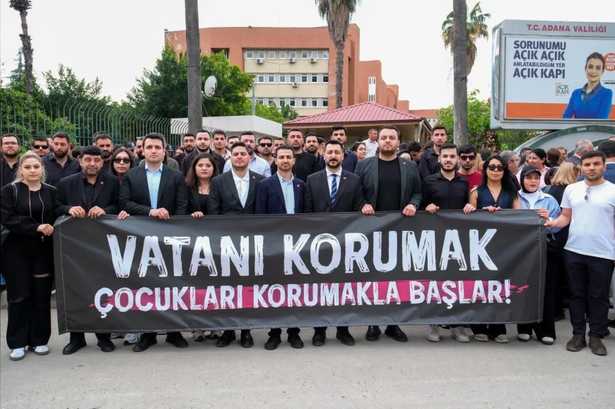 CHP Gençlik Kolları 81 İlde Eş Zamanlı Yürüyüş Düzenledi Çocuk Güvenliği Vurgusu Yapıldı