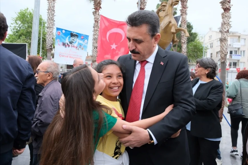 İzmir Dikili’de 23 Nisan kutlamaları bir hafta süren etkinliklerle sokaklara taştı