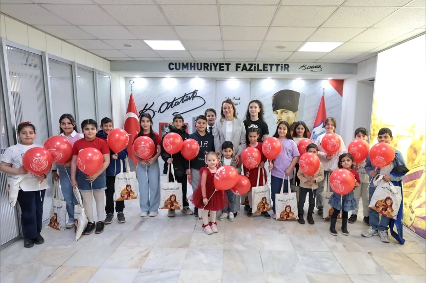 Konak Belediye Başkanı Nilüfer Çınarlı Mutlu 23 Nisan’da makamını çocuklara devretti güvenlik ve huzur vurgusu öne çıktı