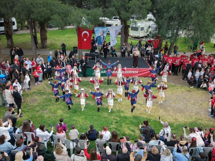 İZMİR KARŞIYAKA’DA 23 NİSAN COŞKUSU ŞENLİK, TURNUVA VE BİSİKLET TURUYLA KUTLANDI