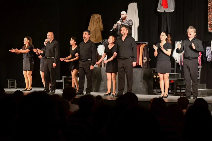 MANİSA’DA MESİR TİYATRO FESTİVALİ’NDE “BİR TAKIM AZİZLİKLER” OYUNU YOĞUN İLGİ GÖRDÜ!