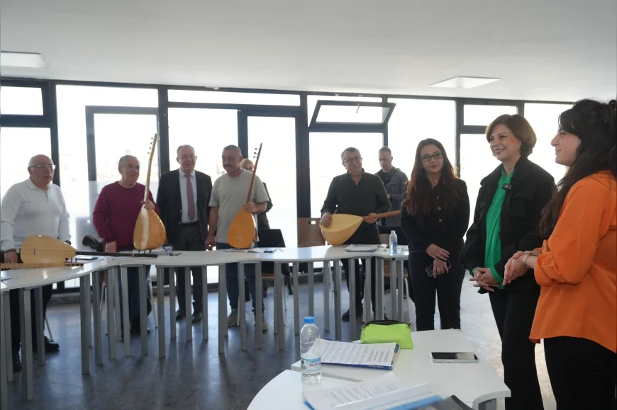 ESKİŞEHİR BÜYÜKŞEHİR BELEDİYE BAŞKANI AYŞE ÜNLÜCE EMEK KAFE ZİYARETİNDE VATANDAŞLARLA BULUŞTU!