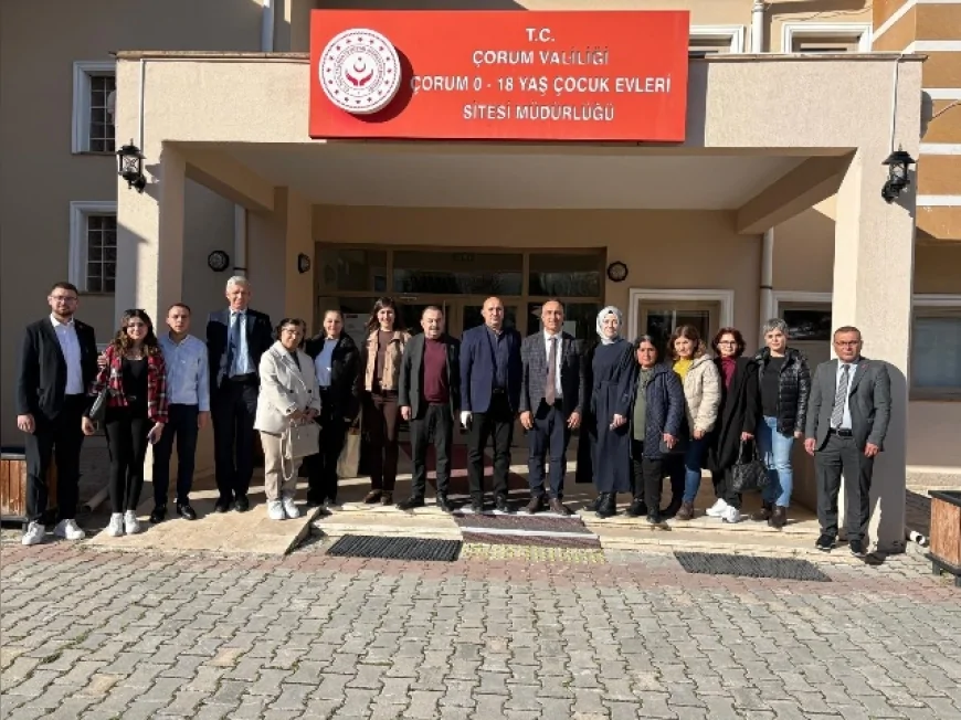 CHP Çorum İl Başkanı Av. Dinçer Solmaz ve Parti Heyeti Sevgi Evlerindeki Çocukların 23 Nisan Bayramını Kutladı