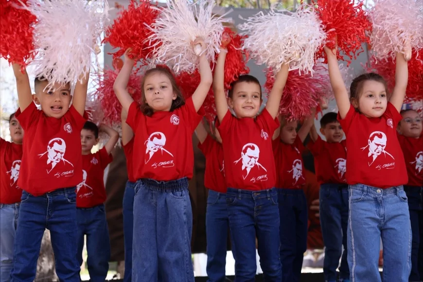Eskişehir Odunpazarı’nda 23 Nisan şenliği çocukların katılımıyla bayram coşkusuna dönüştü