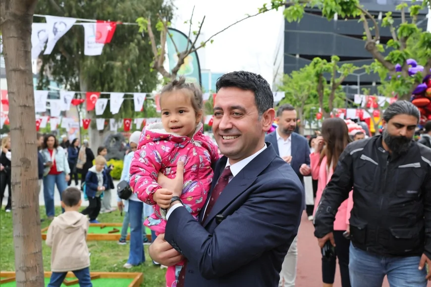 Bayraklı Belediye Başkanı İrfan Önal 23 Nisan etkinliklerinin bir hafta boyunca sürdüğünü açıkladı