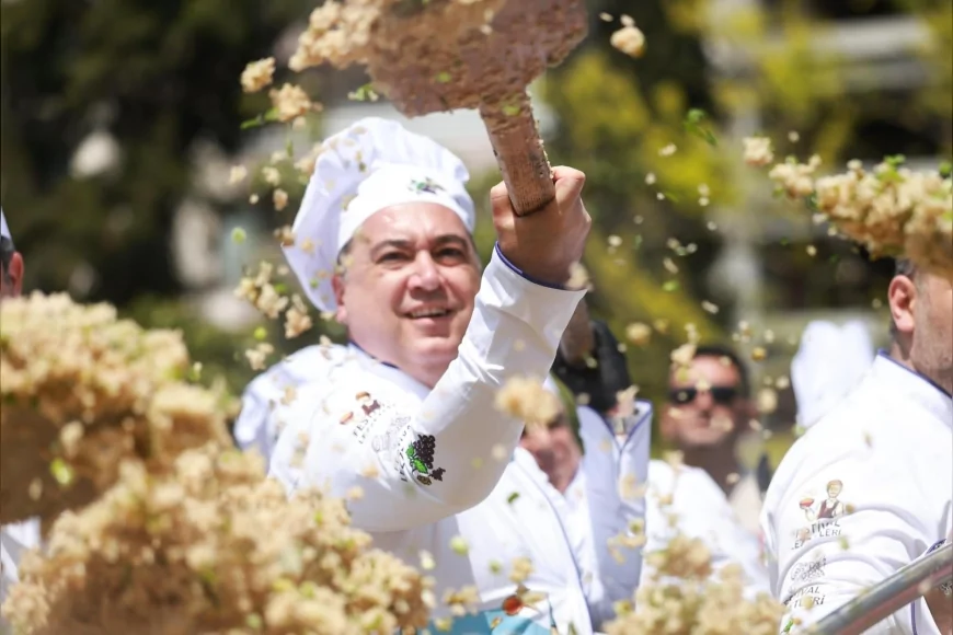 Manisa Büyükşehir Belediye Başkanı Besim Dutlulu Ulu Park'ta 5 Bin Kişilik Bahar Pilavını Kardı